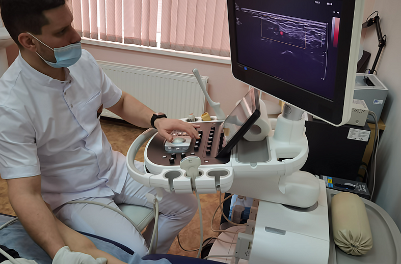 УЗИ артерий рук - Дуплексное сканирование с ультразвуковой допплерографией артерий верхних конечностей (триплексное сканирование) на аппарате элитного класса (обе руки)